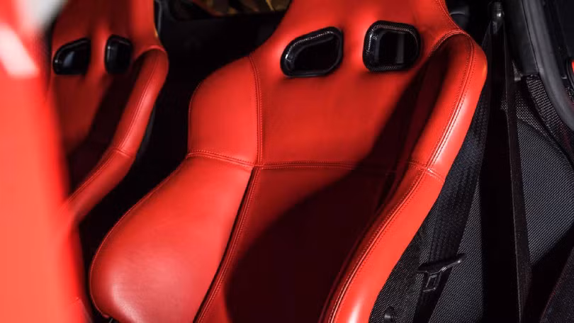 Siêu xe Ferrari Enzo hàng hiếm được bán với giá 3,8 triệu USD