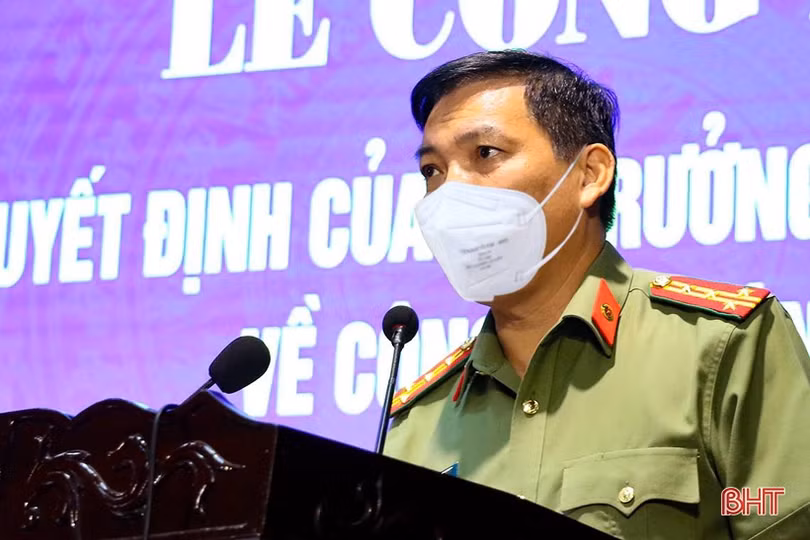 Công an Hà Tĩnh công bố quyết định điều động, bổ nhiệm 5 vị trí trong lực lượng