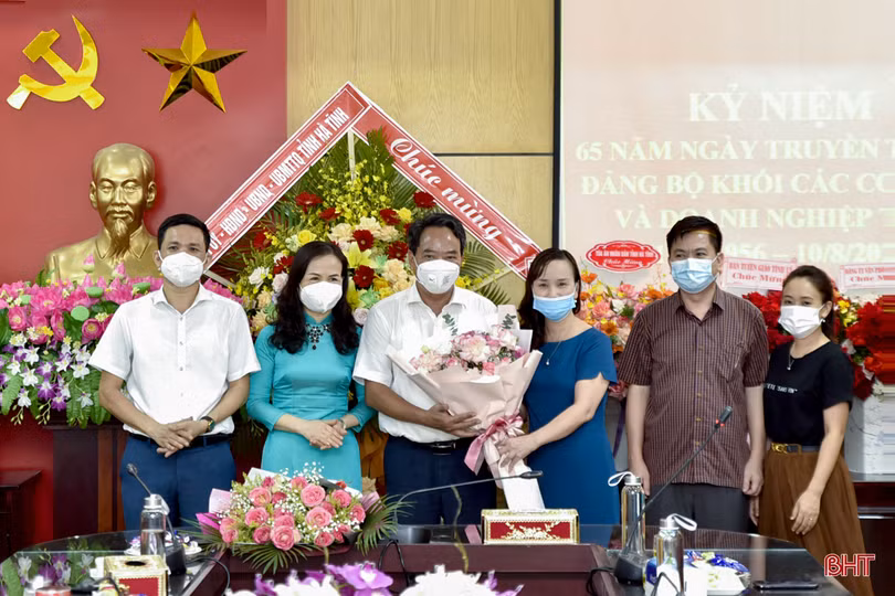 Tiếp tục siết chặt kỷ luật, kỷ cương hành chính, nâng cao đạo đức công vụ