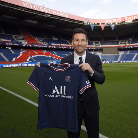 Messi ra mắt PSG, dùng số áo “đặc biệt”