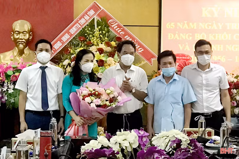 Tiếp tục siết chặt kỷ luật, kỷ cương hành chính, nâng cao đạo đức công vụ