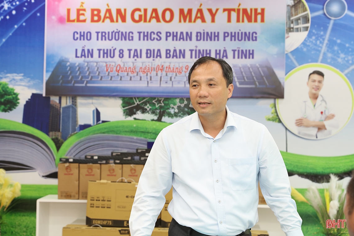 Bí thư Tỉnh ủy dự lễ bàn giao máy tính, tivi cho các trường học