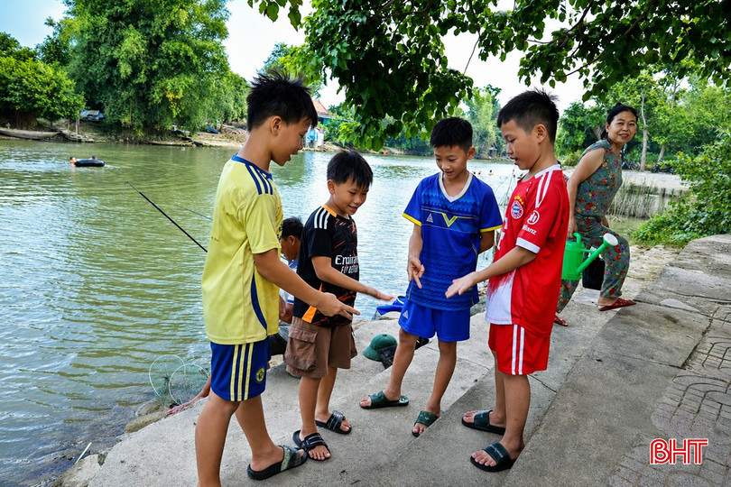 bqbht_br_tre-con-choi-ben-song.jpg