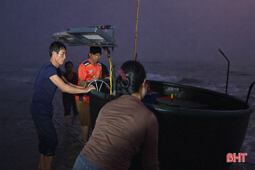 bqbht_br_thuyen-cap-ben-dau-tien.jpg