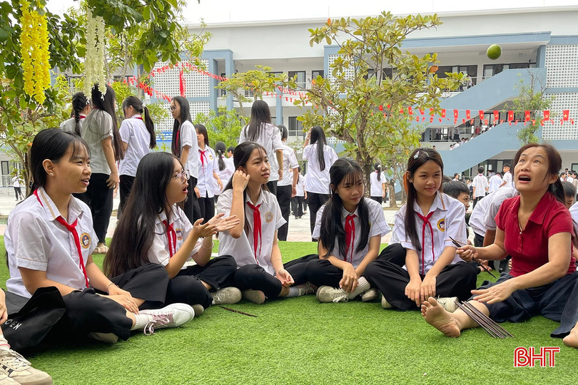 bqbht_br_co-giao-choi-chuyen.jpg