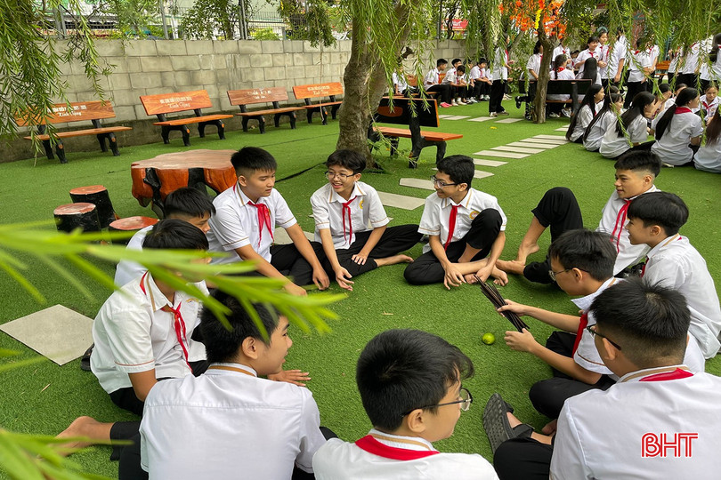 bqbht_br_nhom-hoc-sinh-nam.jpg