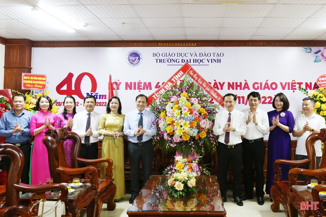 Lãnh đạo Hà Tĩnh chúc mừng các đơn vị, trường học nhân Ngày Nhà giáo Việt Nam