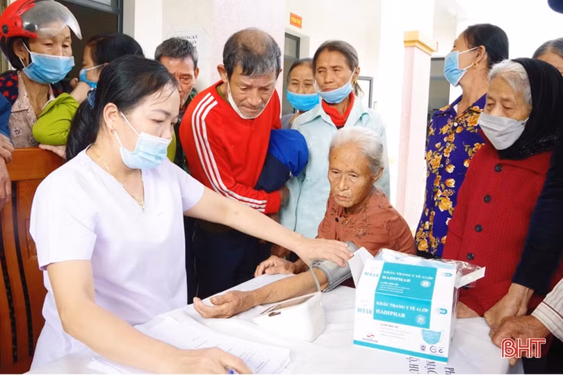 Những người lính mặc áo Blouse ở Hà Tĩnh “sáng về y đức, sâu về y thuật, vững về y lý”