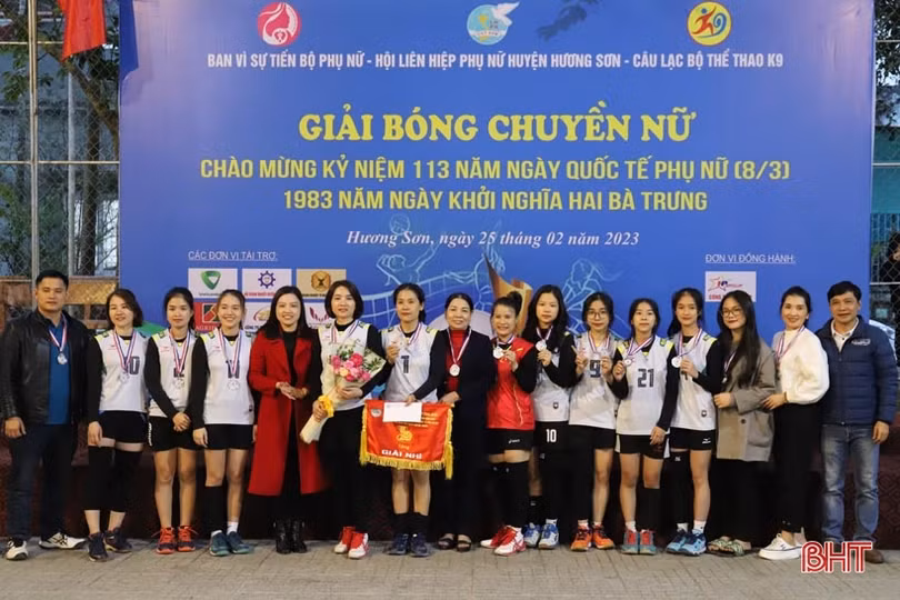 Đội Sơn Kim 1 xuất sắc giành giải nhất bóng chuyền nữ Hương Sơn
