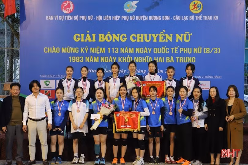 Đội Sơn Kim 1 xuất sắc giành giải nhất bóng chuyền nữ Hương Sơn