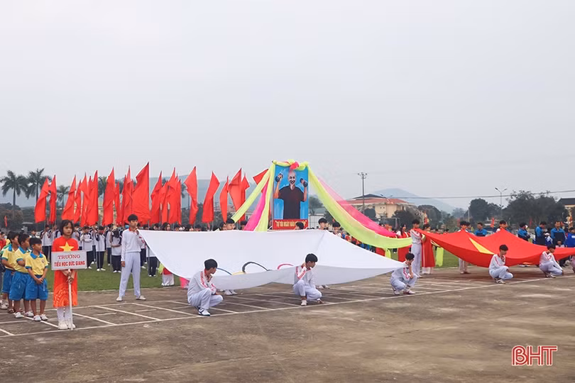 Học sinh Vũ Quang tranh tài tại Đại hội Điền kinh - Thể thao