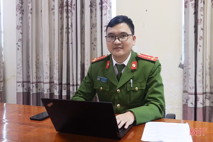 Trao thưởng các tập thể, cá nhân xuất sắc trong thực hiện Đề án 06