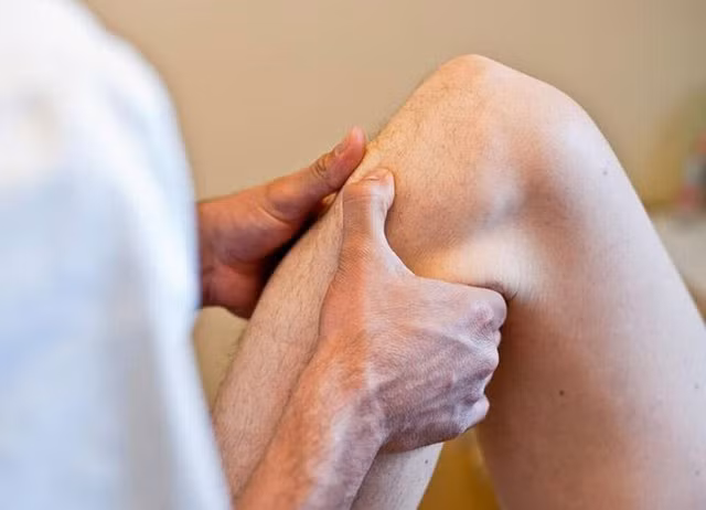 Vì sao dễ bị thoái hóa khớp?