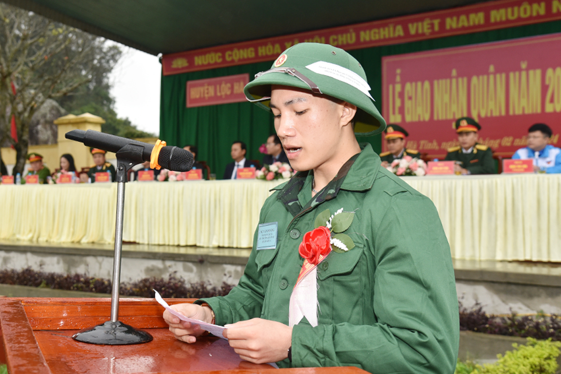 Lãnh đạo Hà Tĩnh, Bộ Quốc phòng dự lễ giao nhận quân tại các địa phương
