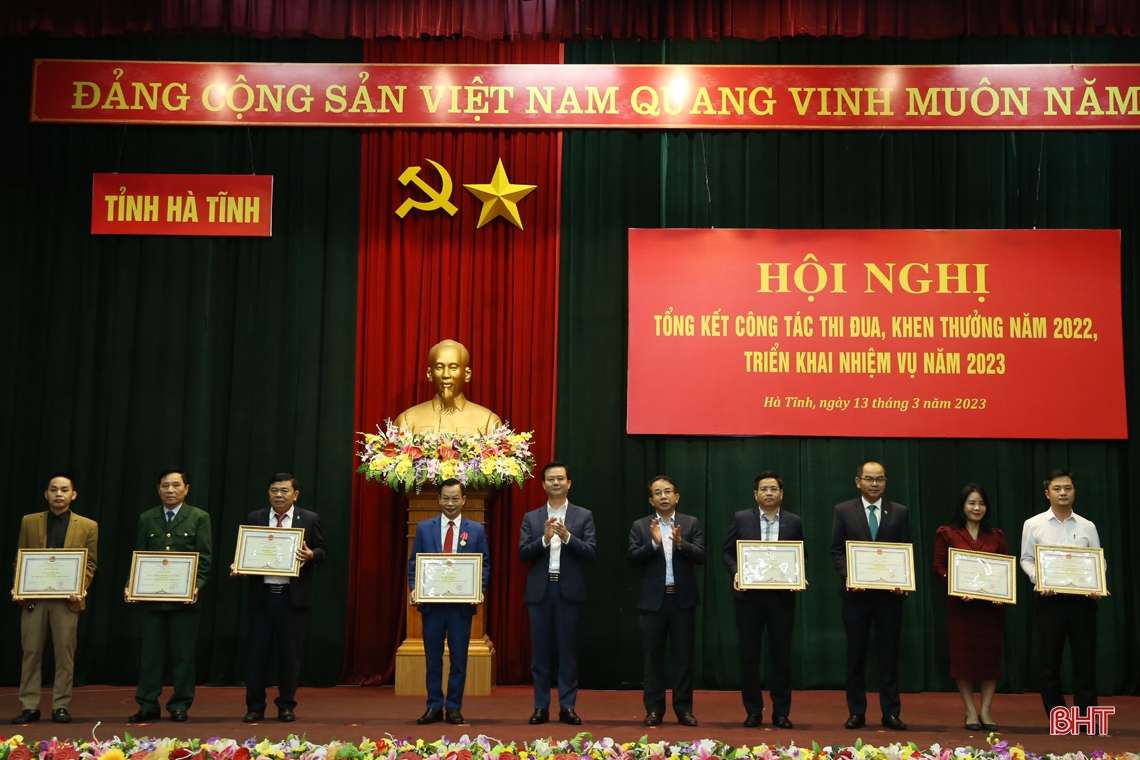 Hà Tĩnh đoàn kết, chung sức thực hiện tốt các phong trào thi đua yêu nước