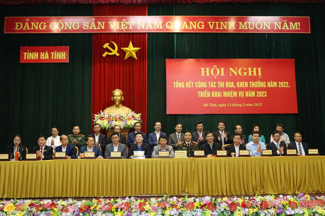 Hà Tĩnh đoàn kết, chung sức thực hiện tốt các phong trào thi đua yêu nước