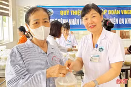 Ấm lòng người bệnh từ những nghĩa cử yêu thương