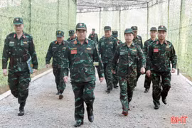Phó Tổng Tham mưu trưởng QĐND Việt Nam kiểm tra diễn tập Khu vực phòng thủ tỉnh Hà Tĩnh
