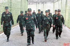 Phó Tổng Tham mưu trưởng QĐND Việt Nam kiểm tra diễn tập Khu vực phòng thủ tỉnh Hà Tĩnh