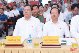 Phó Thủ tướng Thường trực Chính phủ và lãnh đạo Hà Tĩnh tiếp xúc cử tri trước Kỳ họp thứ 2, Quốc hội khóa XVI