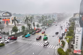 Áp thấp nhiệt đới gây gió giật cấp 8 trên Biển Đông, Hà Tĩnh tiếp tục có mưa