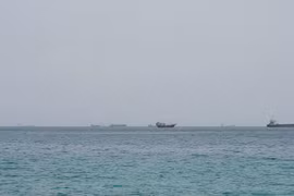 Tàu chở dầu UAE bị tấn công ở eo biển Hormuz