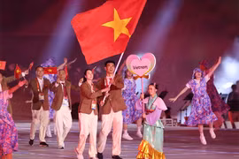 Cầu thủ cao 1,96 m dẫn đầu đoàn Việt Nam ở lễ khai mạc ASIAD 2026