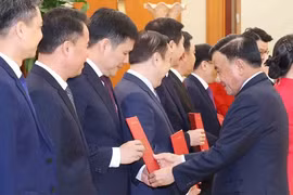 Công bố 12 quyết định của Bộ Chính trị, Ban Bí thư về công tác cán bộ