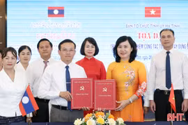 Hà Tĩnh và Bolikhămxay trao đổi kinh nghiệm trong công tác xây dựng Đảng