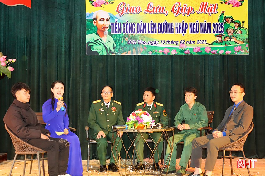 Buổi giao lưu, gặp mặt diễn ra trong không khí đầm ấp, tình cảm.