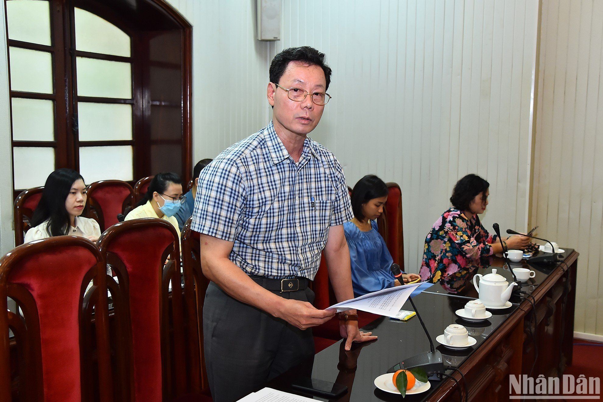 Đồng chí Nguyễn Văn Đoan, Bí thư Huyện ủy Yên Mỹ, tỉnh Hưng Yên chia sẻ những kỷ niệm với gia đình Tổng Bí thư Nguyễn Văn Linh. Ảnh: THỦY NGUYÊN Thúc đẩy phong trào “Nói và Làm” trong giai đoạn mới