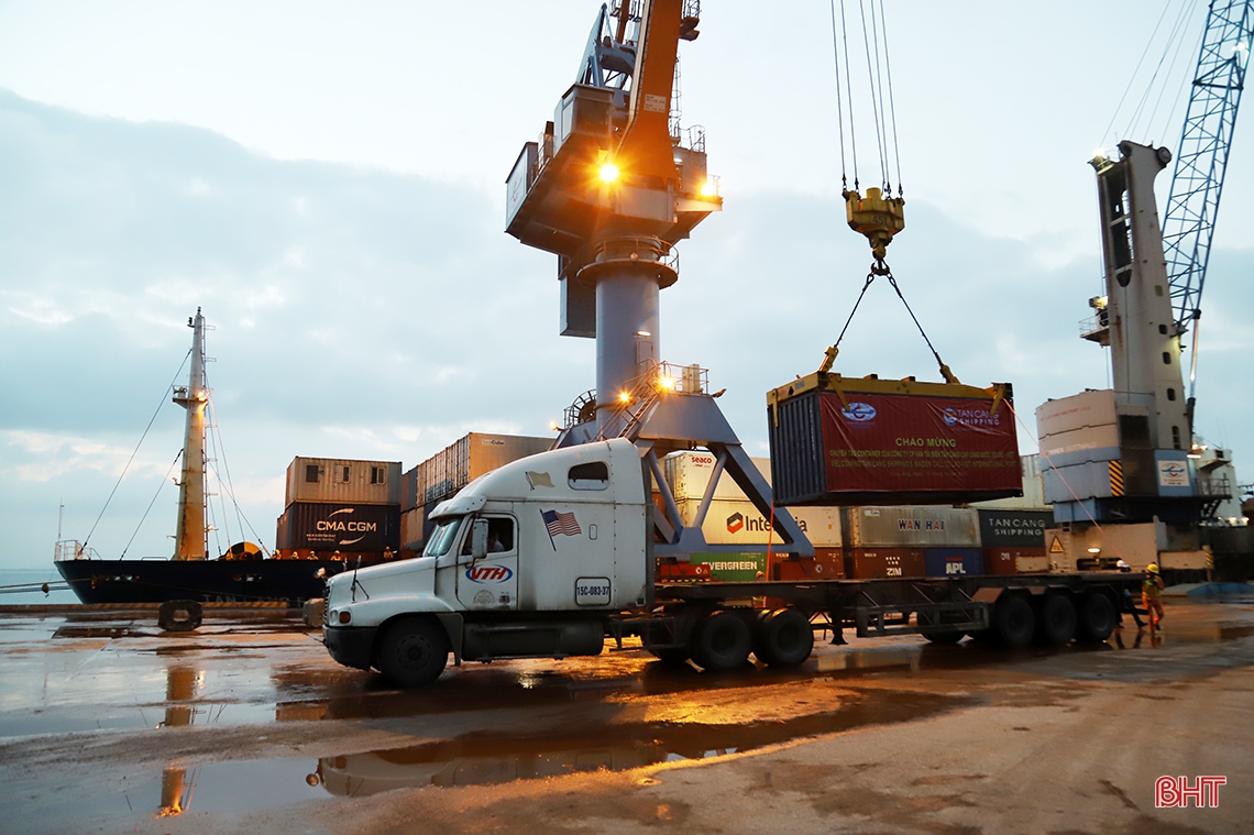 Cảng quốc tế Lào - Việt đón tàu container đầu tiên của Tân Cảng Sài Gòn