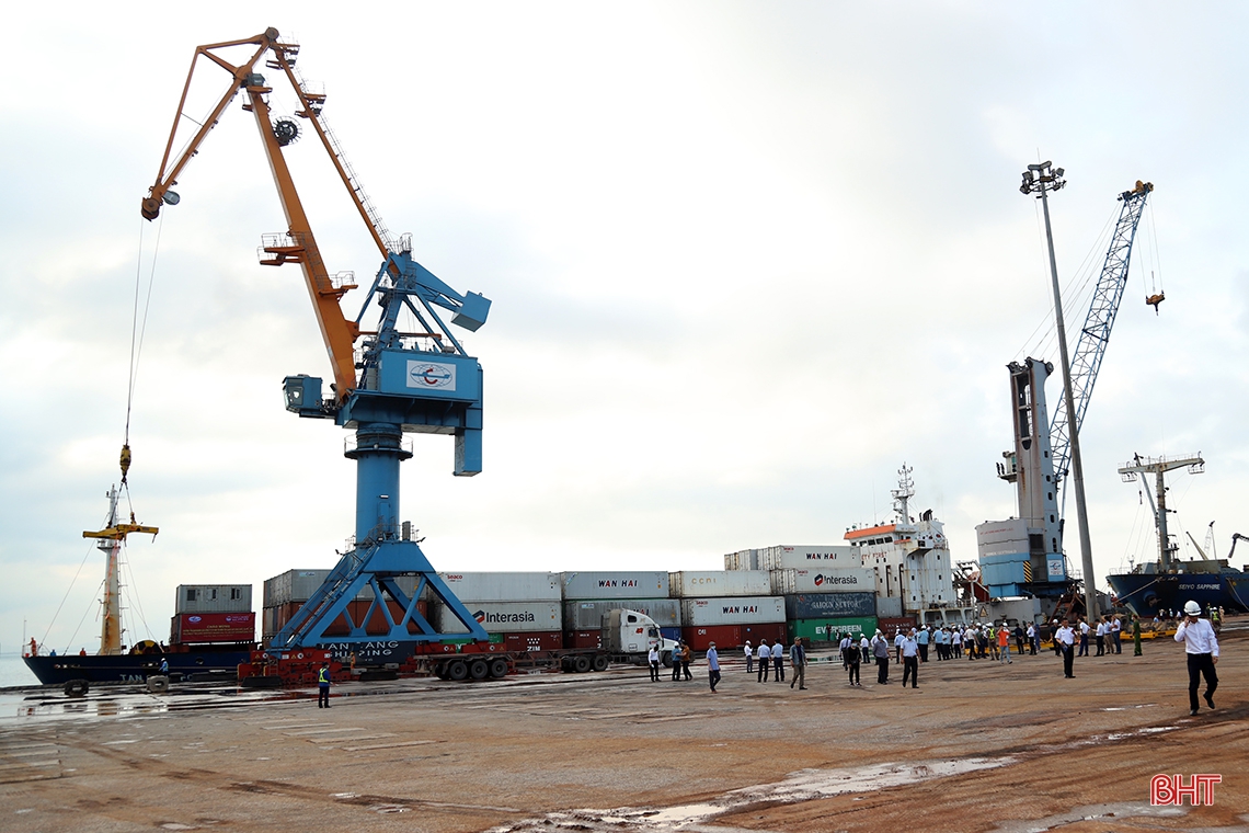 Cảng quốc tế Lào - Việt đón tàu container đầu tiên của Tân Cảng Sài Gòn