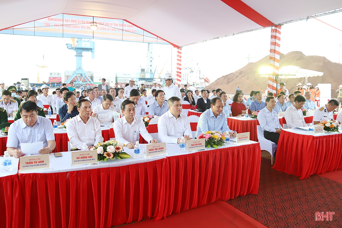 Cảng quốc tế Lào - Việt đón tàu container đầu tiên của Tân Cảng Sài Gòn