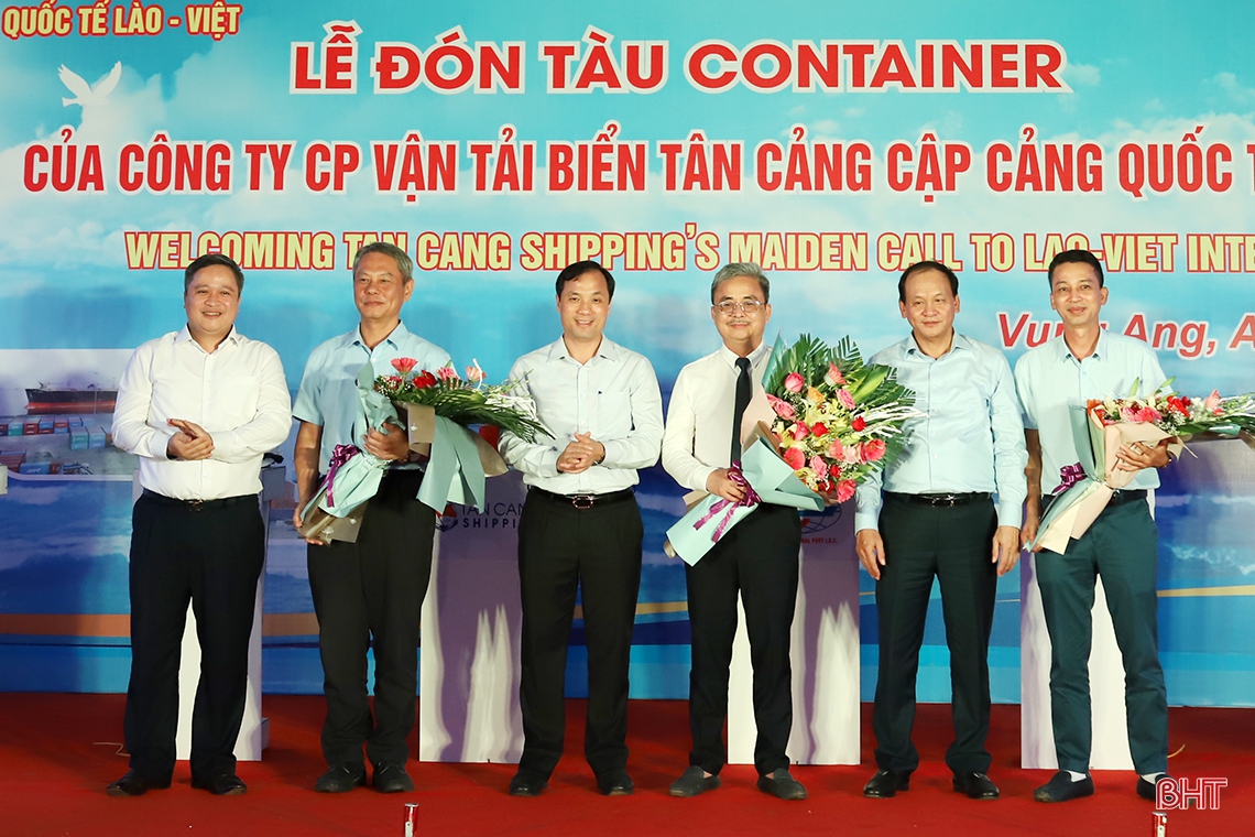 Cảng quốc tế Lào - Việt đón tàu container đầu tiên của Tân Cảng Sài Gòn