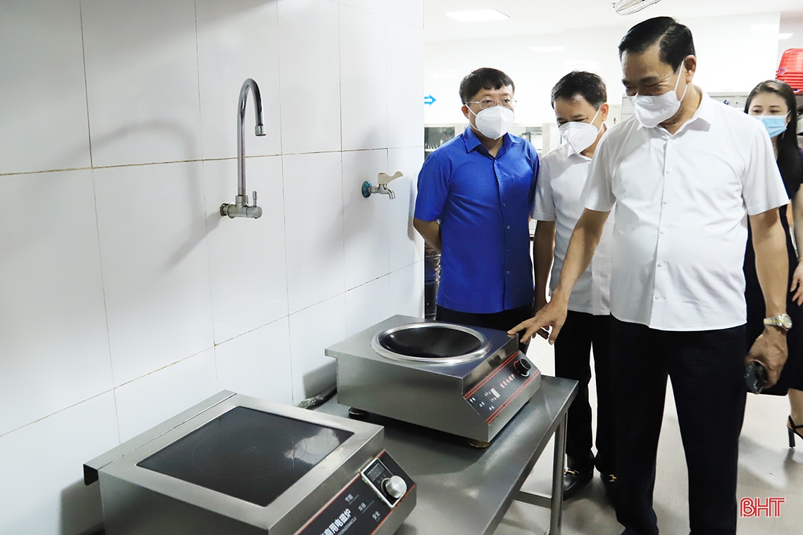 Chủ tịch UBND tỉnh: Bám sát diễn biến dịch bệnh, linh hoạt thực hiện các phương án dạy và học