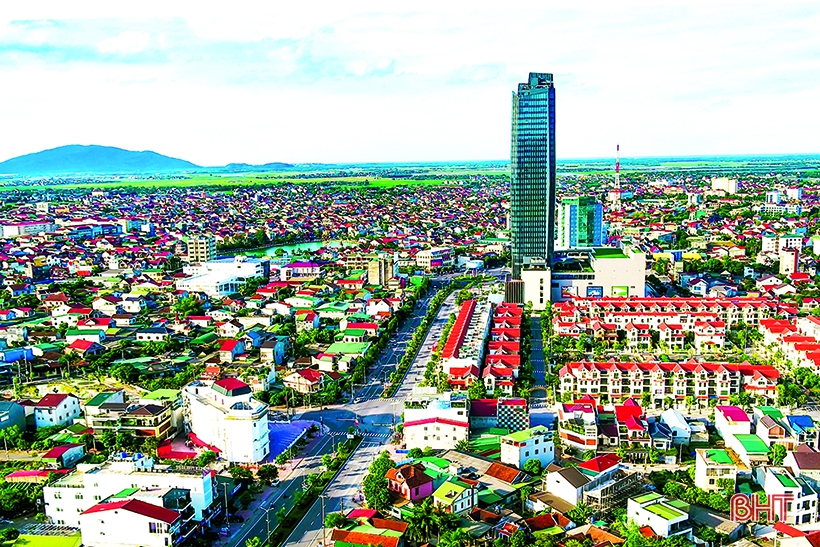 [Infographics] TP Hà Tĩnh - 15 năm hình thành và phát triển