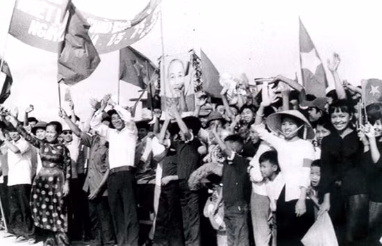 Bài ca tháng Tám ảnh 2