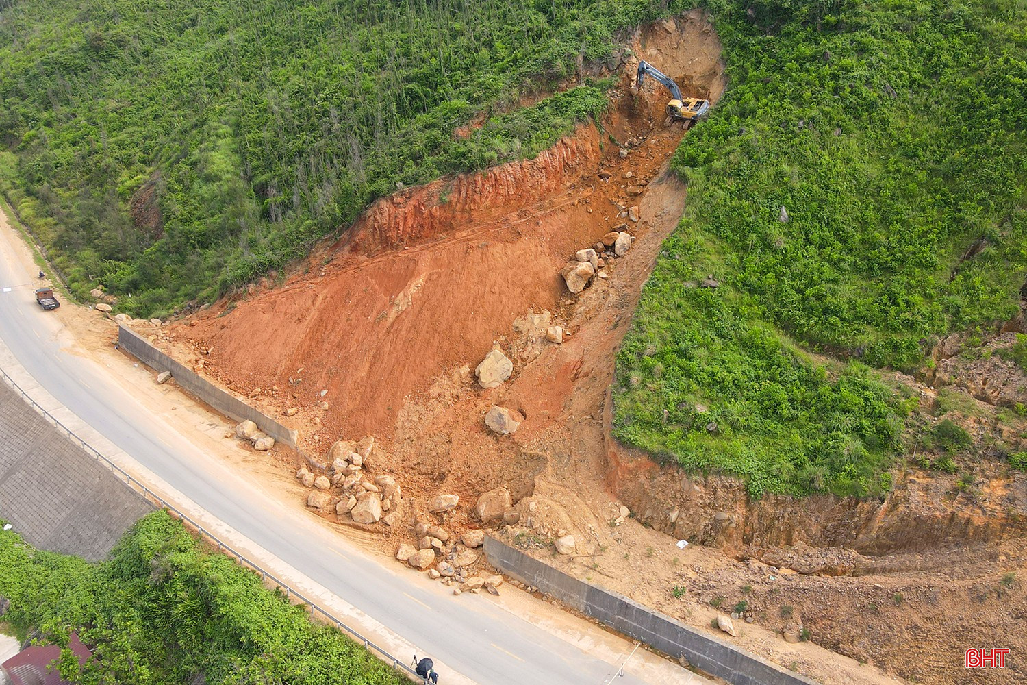 bqbht_br_sat-lo-duong-ven-bien-ha-tinh-6.jpg