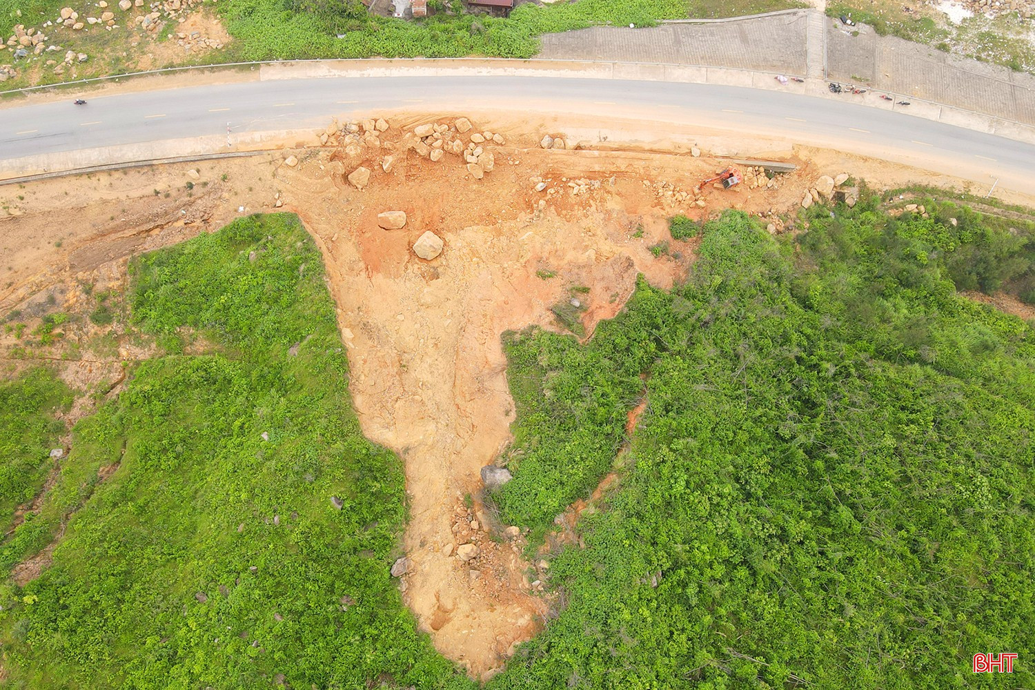 bqbht_br_sat-lo-duong-ven-bien-ha-tinh-7.jpg