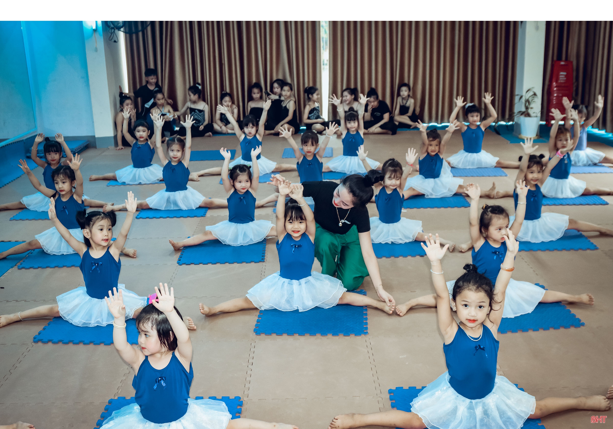 Cô giáo 9X dạy múa chuyên nghiệp cho trẻ em nông thôn Hà Tĩnh