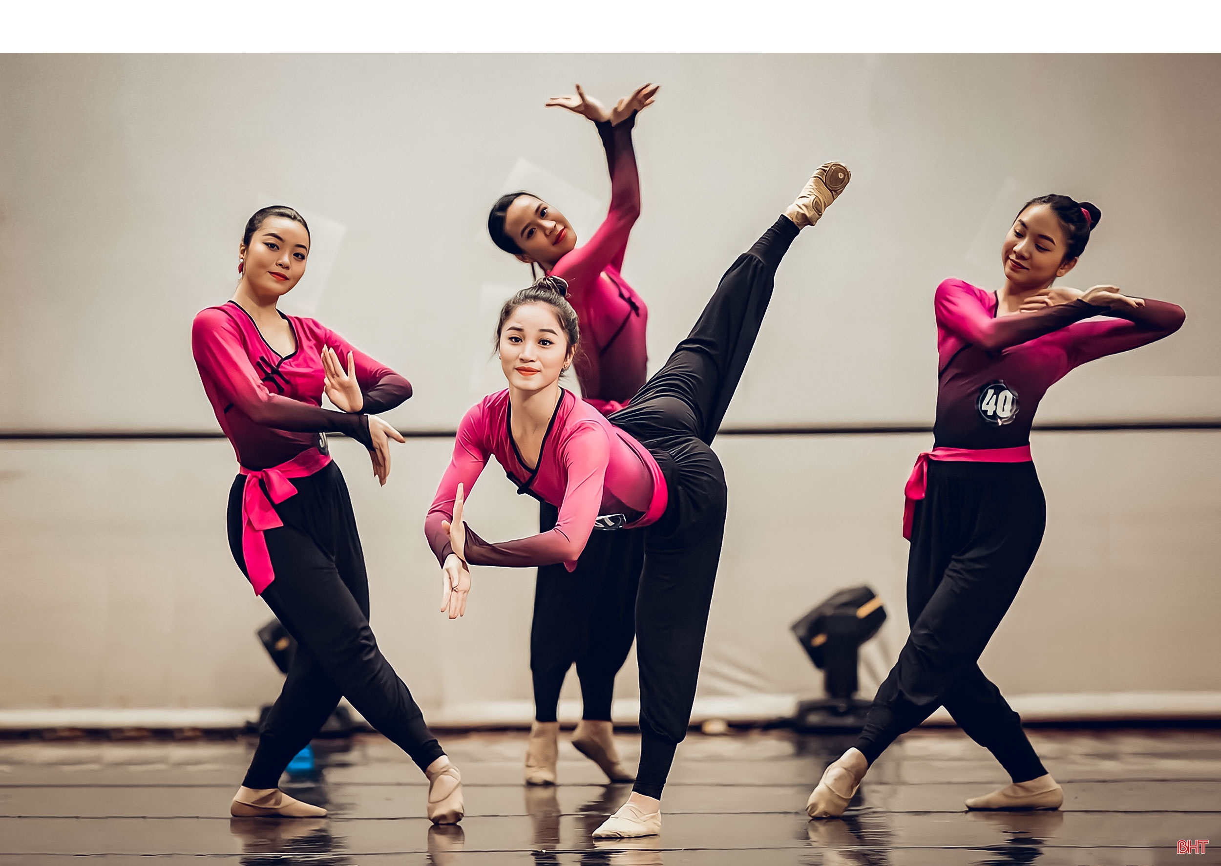 Cô giáo 9X dạy múa chuyên nghiệp cho trẻ em nông thôn Hà Tĩnh
