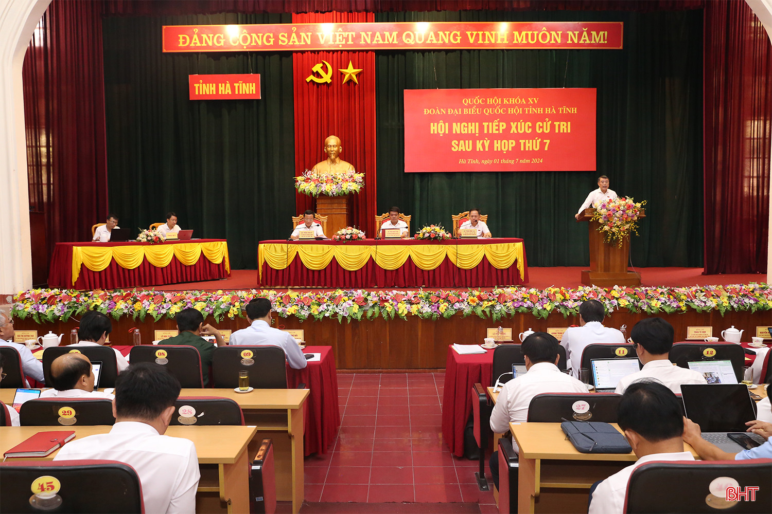 toan-canh-le-minh-hung.jpg