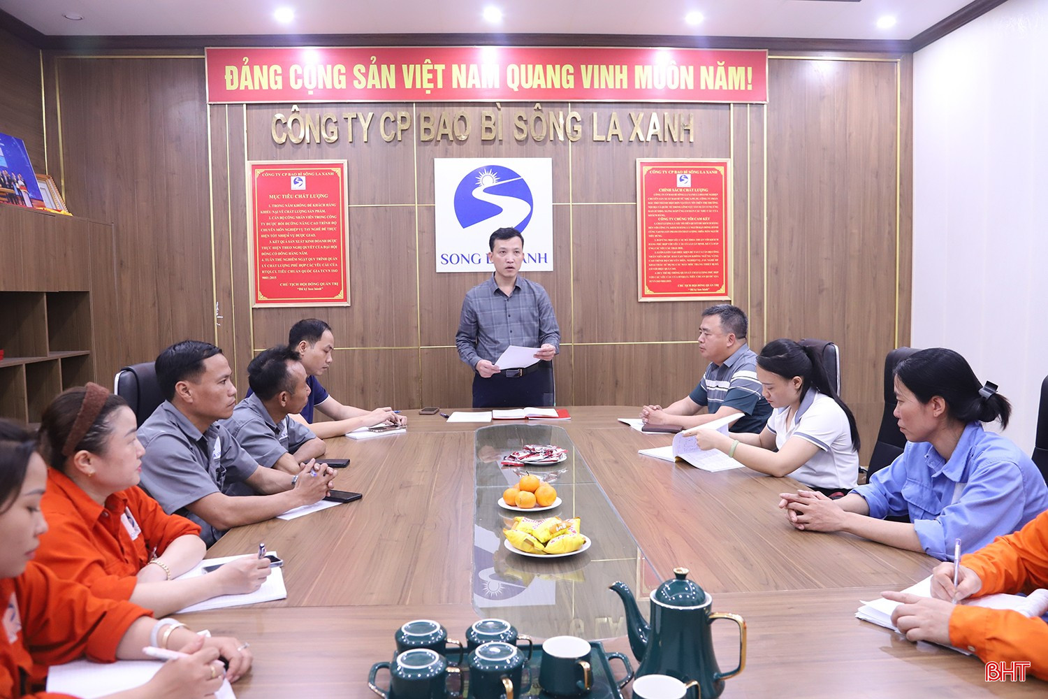 Chi bộ Công ty CP Bao bì Sông La Xanh phát huy tốt vai trò hạt nhân chính trị, lãnh đạo thực hiện nhiệm vụ chuyên môn.