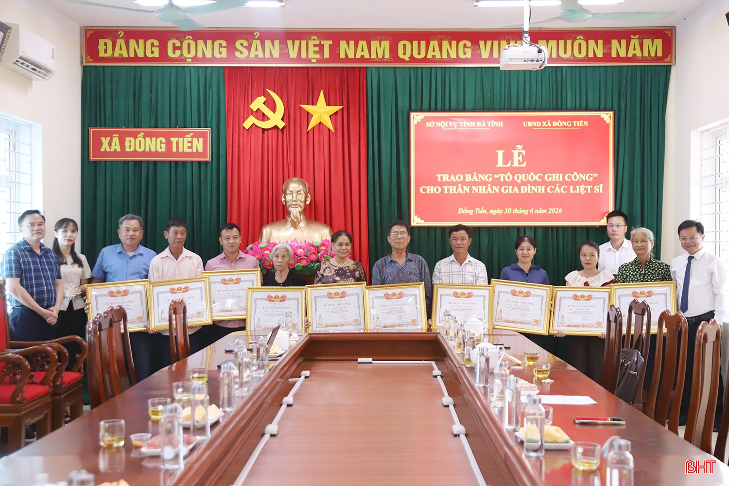 Niềm vui đến với nhiều gia đình liệt sĩ trong tháng 7 khi được cấp lại bằng Tổ quốc ghi công cho người thân đã hy sinh.