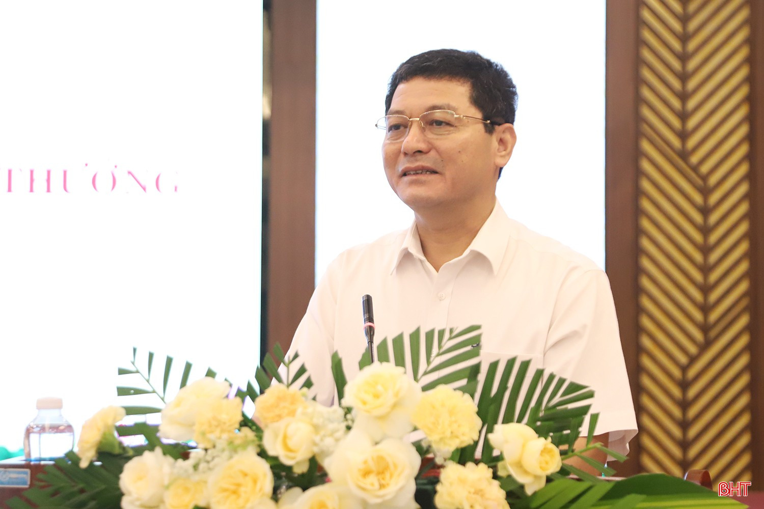 Đồng chí Phạm Trọng Hoàng - Trưởng ban Tổ chức Tỉnh ủy Nghệ An chia sẻ những kinh nghiệm trong thực tiễn công tác tổ chức xây dựng Đảng tại địa phương.