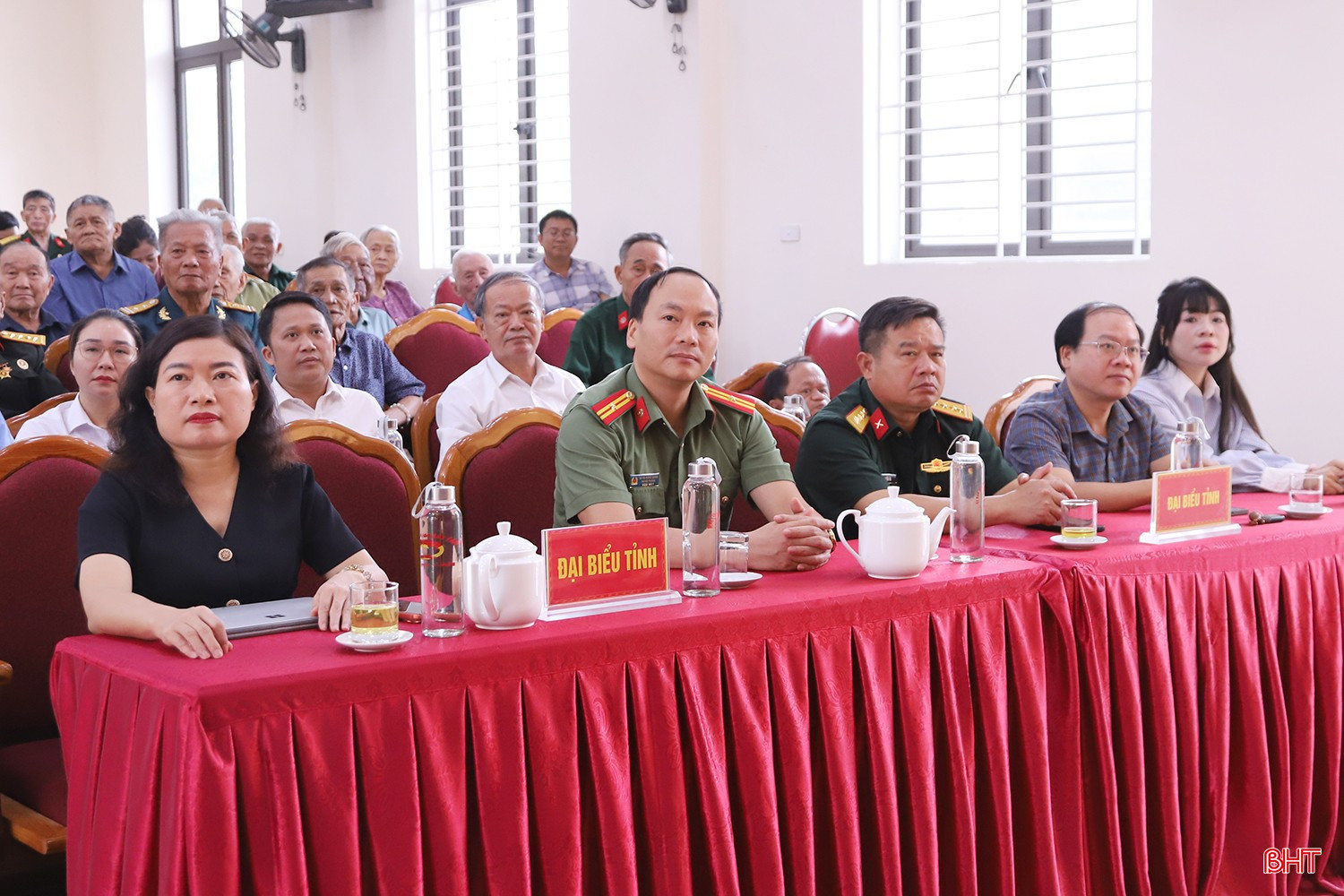 Đại biểu tham dự chương trình.
