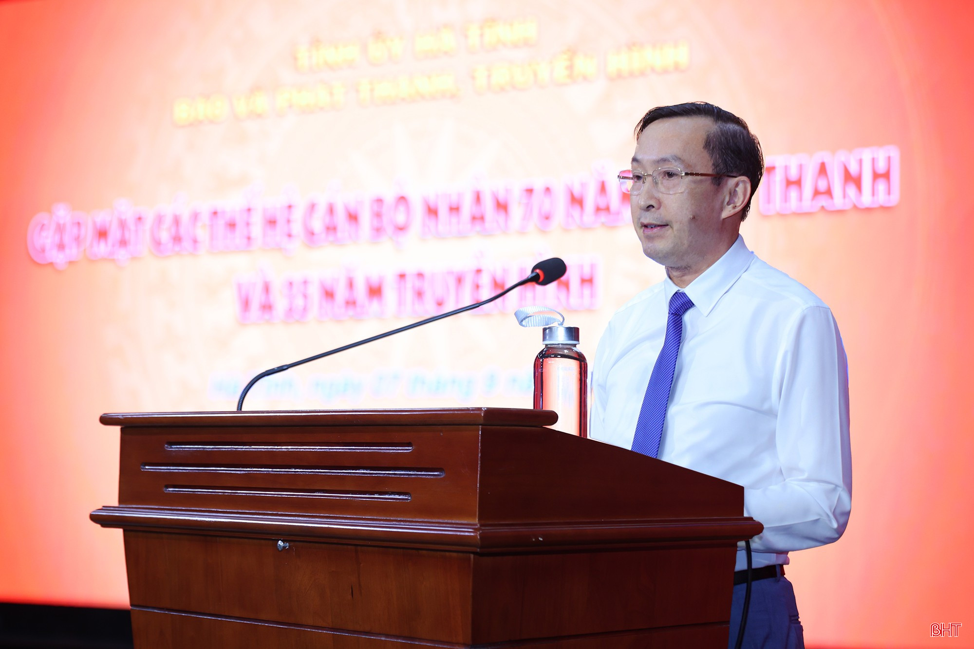 Đồng chí Nghiêm Sỹ Đống - Giám đốc Báo và phát thanh, truyền hình Hà Tĩnh phát biểu tại buổi gặp mặt.