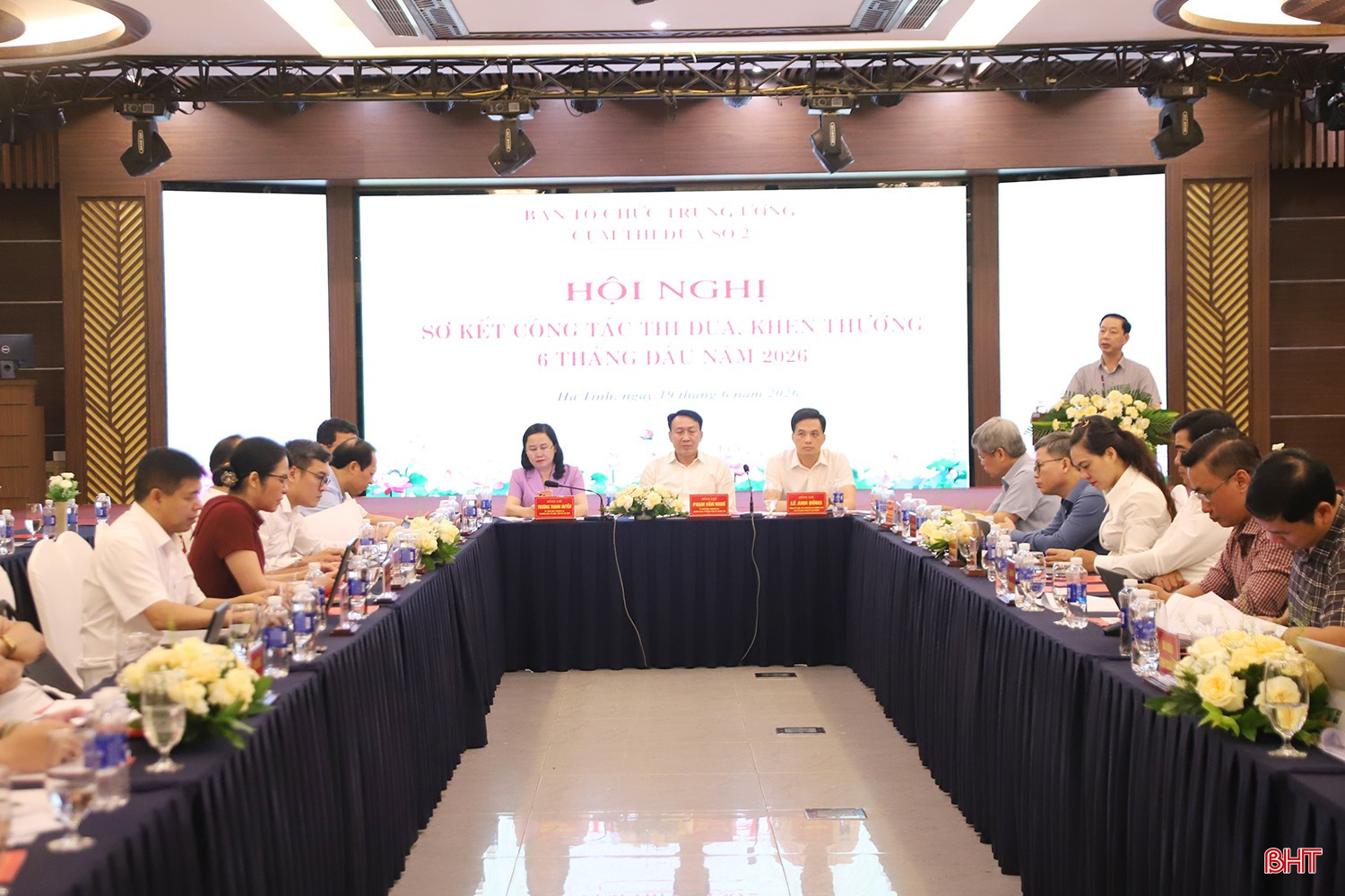 Đại biểu tham dự hội nghị.