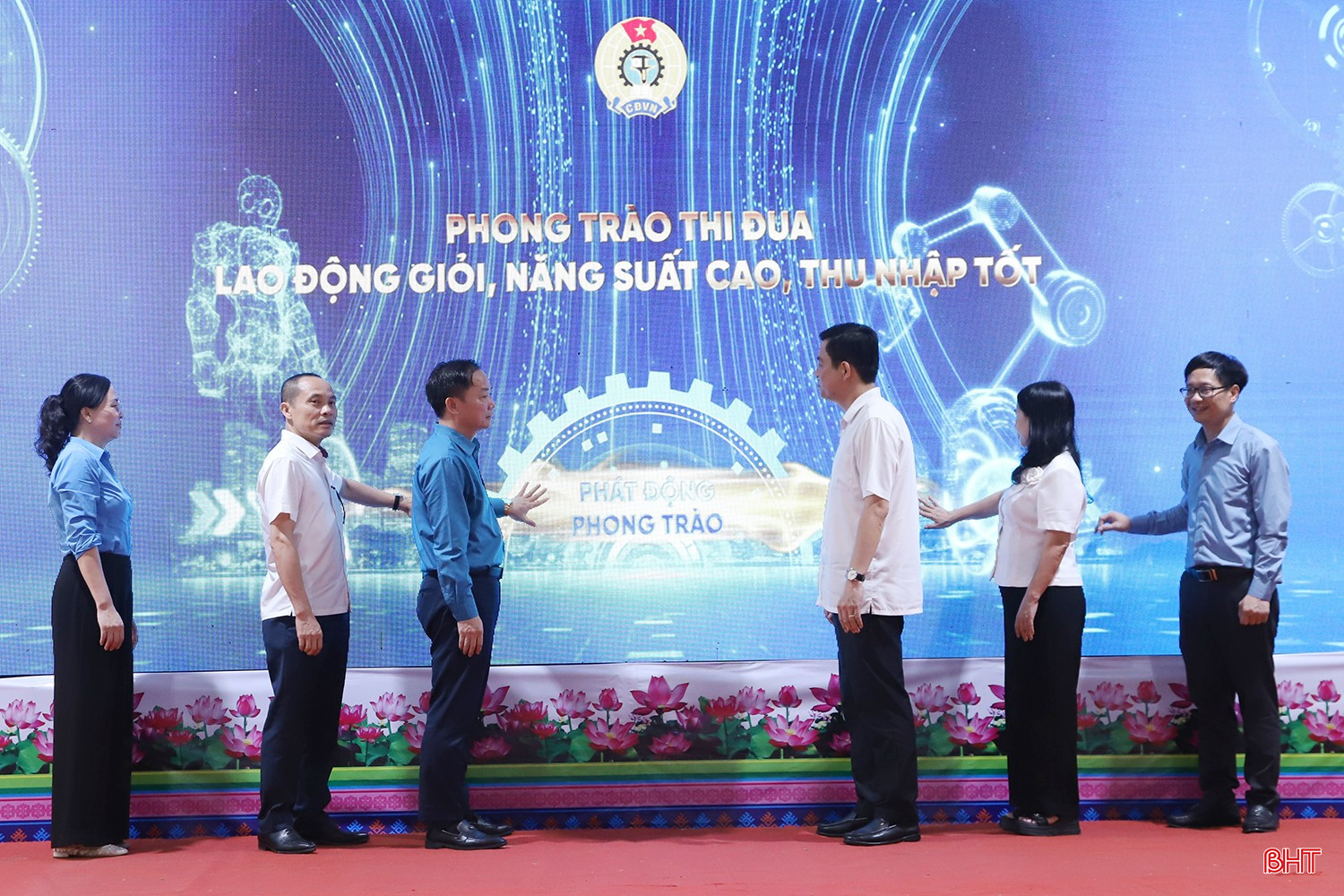 Các phong trào thi đua được phát động sâu rộng trong đội ngũ cán bộ, công nhân, lao động.